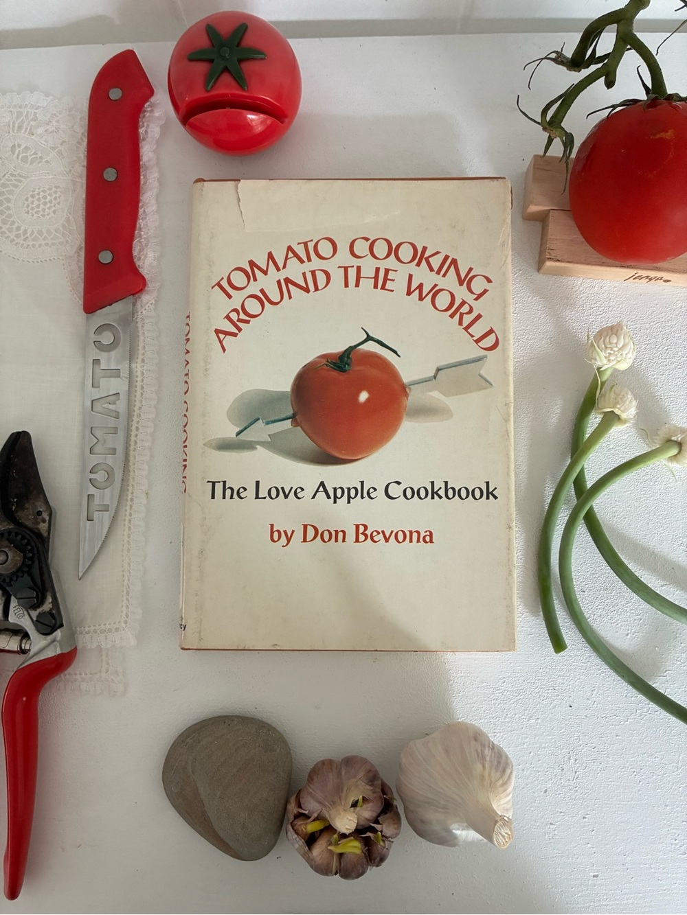 Tomato Cooking Around the World by - Red Cover Cookbook